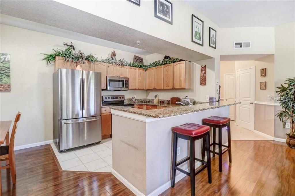 Active With Contract: $2,100 (3 beds, 2 baths, 1292 Square Feet)