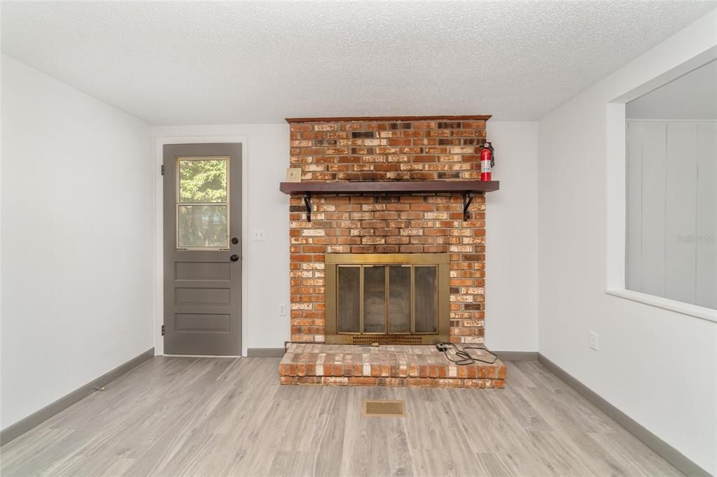 Recently Sold: $145,000 (2 beds, 1 baths, 1056 Square Feet)