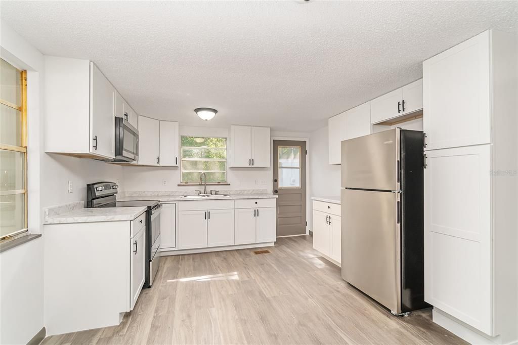 Recently Sold: $145,000 (2 beds, 1 baths, 1056 Square Feet)