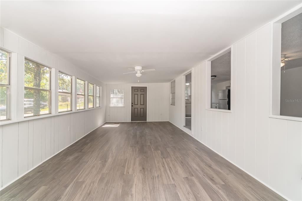 Recently Sold: $145,000 (2 beds, 1 baths, 1056 Square Feet)