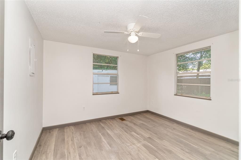 Recently Sold: $145,000 (2 beds, 1 baths, 1056 Square Feet)