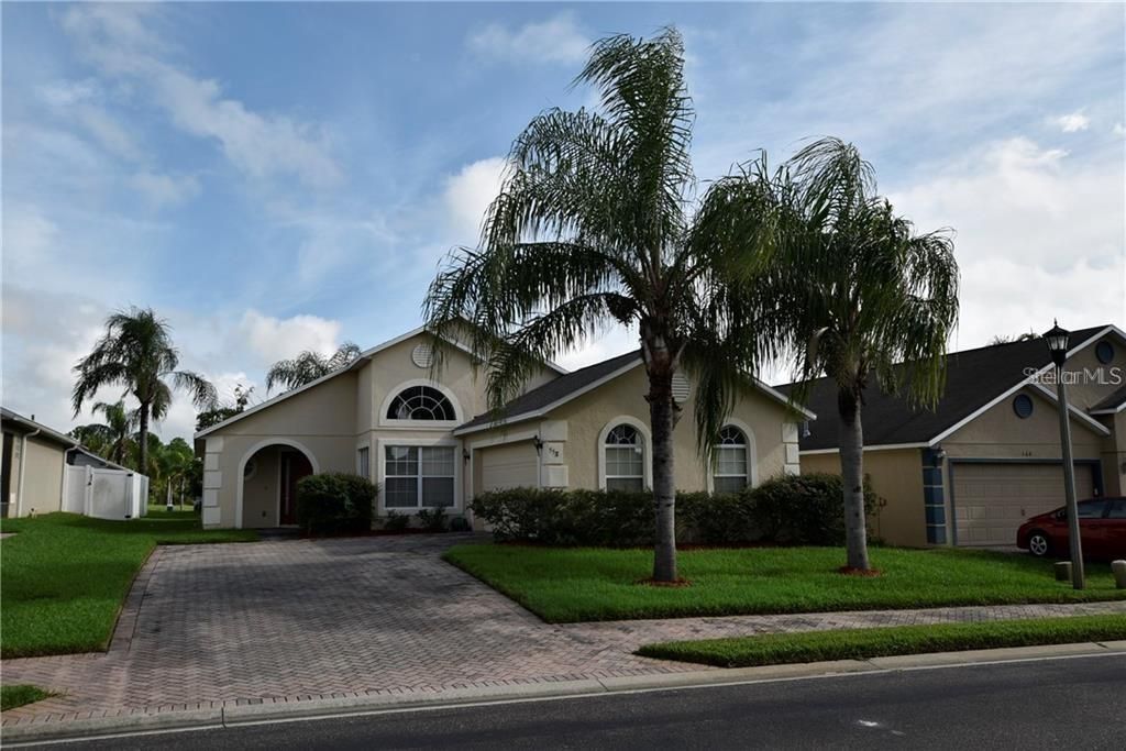 Recently Sold: $330,000 (3 beds, 2 baths, 1474 Square Feet)