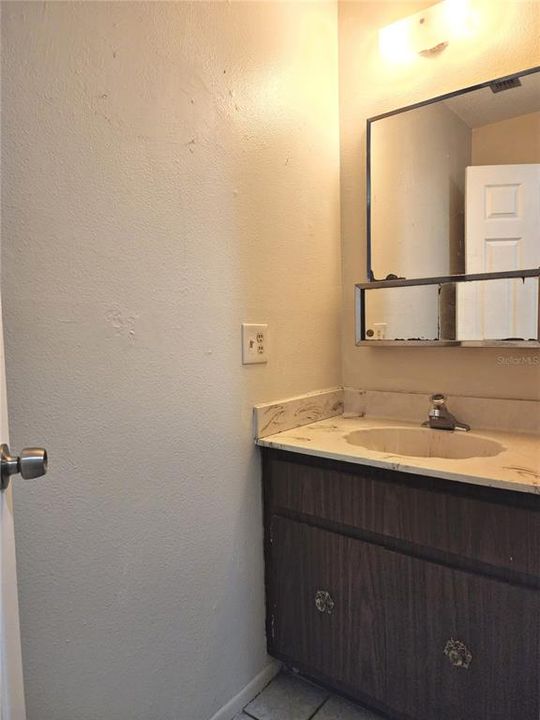 Recently Rented: $1,350 (2 beds, 1 baths, 1932 Square Feet)