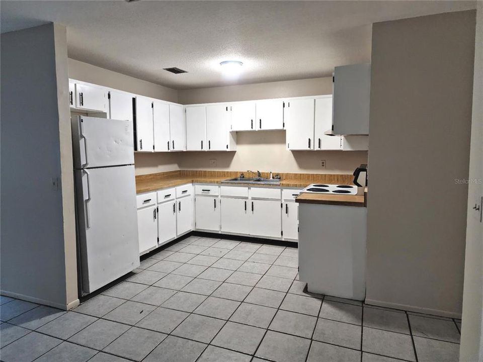 Recently Rented: $1,350 (2 beds, 1 baths, 1932 Square Feet)