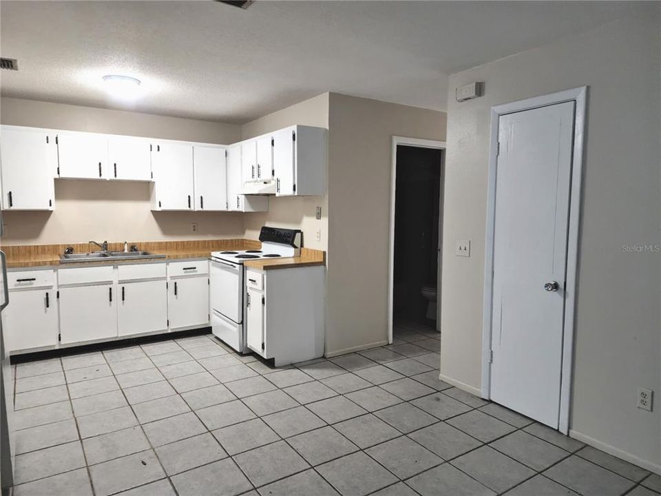 Recently Rented: $1,350 (2 beds, 1 baths, 1932 Square Feet)