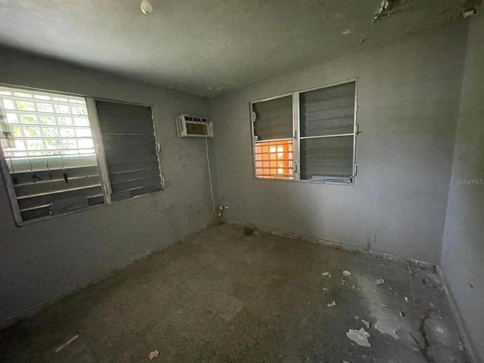 Vendido Recientemente: $54,900 (5 camas, 3 baños, 1700 Pies cuadrados)