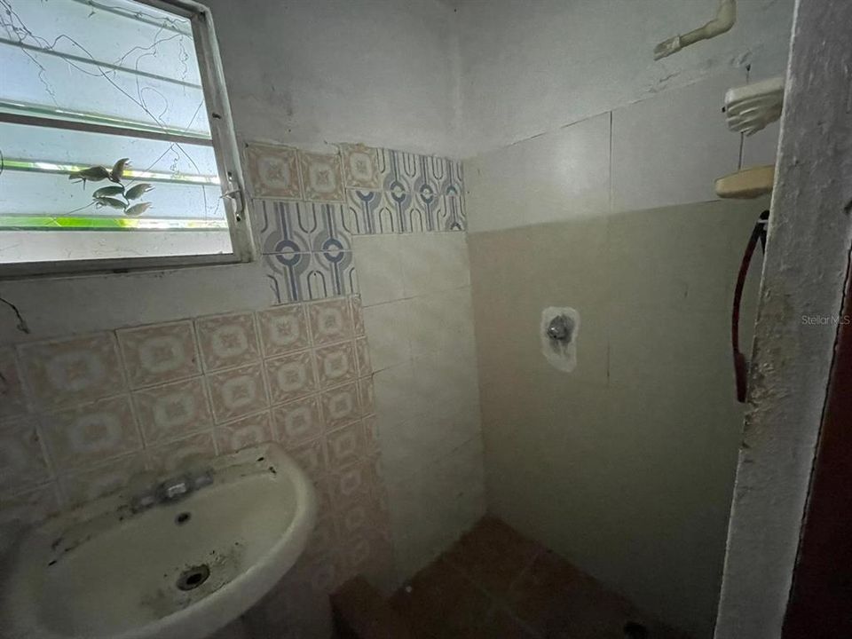 Vendido Recientemente: $54,900 (5 camas, 3 baños, 1700 Pies cuadrados)