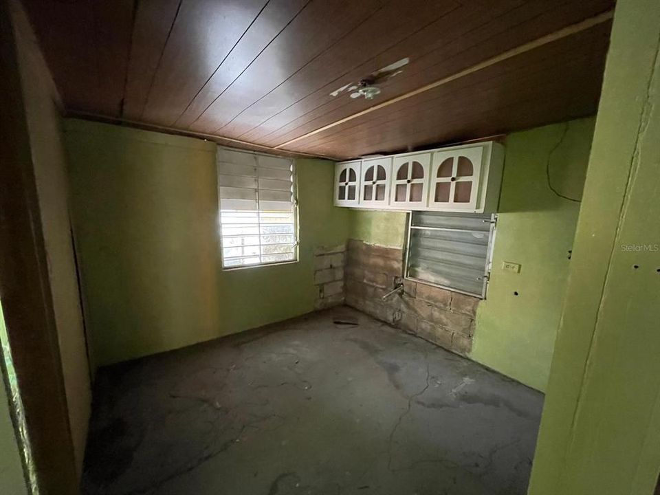 Vendido Recientemente: $54,900 (5 camas, 3 baños, 1700 Pies cuadrados)