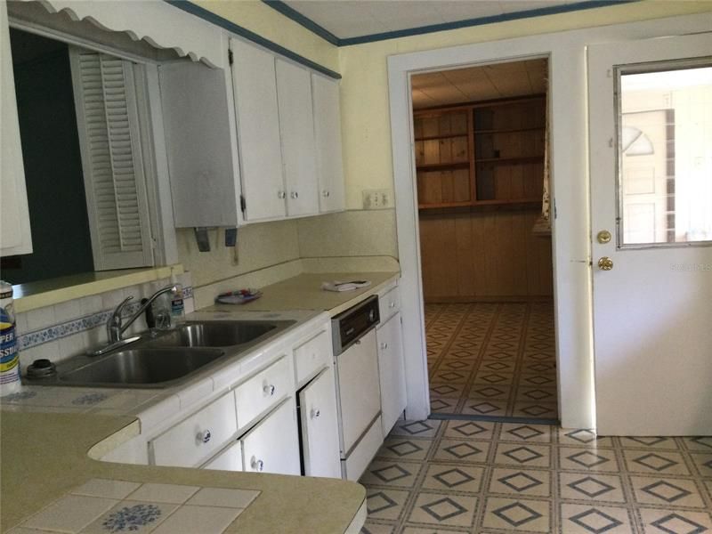 Vendido Recientemente: $95,000 (3 camas, 1 baños, 1729 Pies cuadrados)