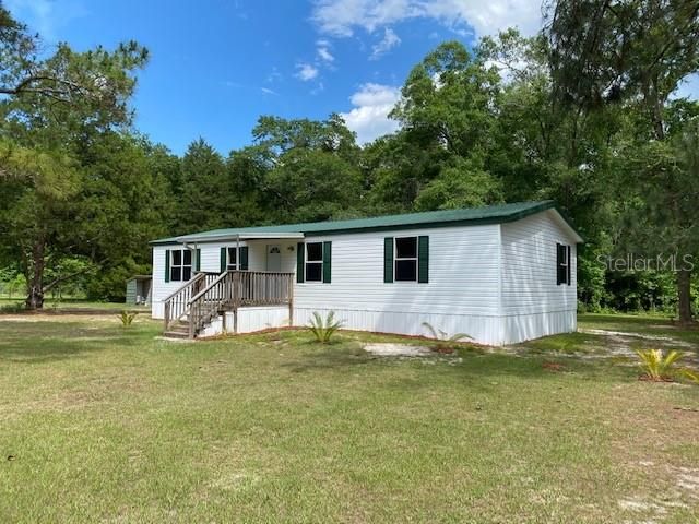 Recently Sold: $155,000 (3 beds, 2 baths, 1196 Square Feet)