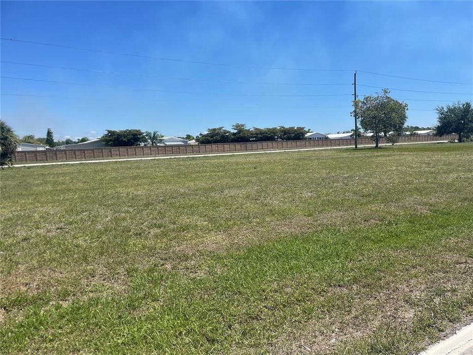 Activo con contrato: $45,000 (0.22 acres)