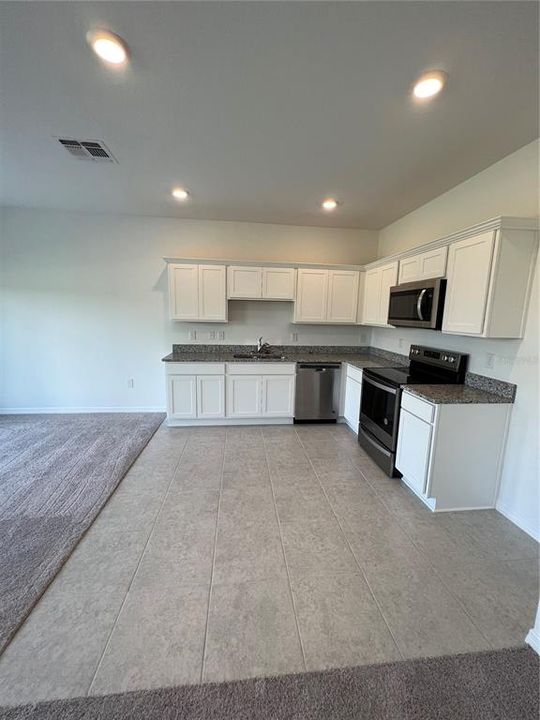 Recently Rented: $2,000 (3 beds, 2 baths, 1421 Square Feet)