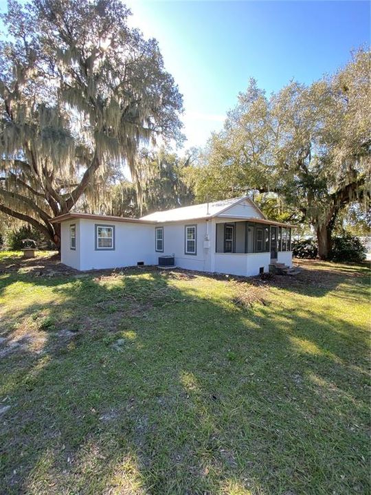 Recently Rented: $1,650 (3 beds, 1 baths, 1200 Square Feet)