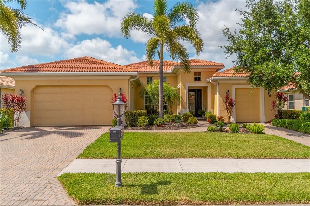Recently Sold: $875,000 (4 beds, 3 baths, 2643 Square Feet)