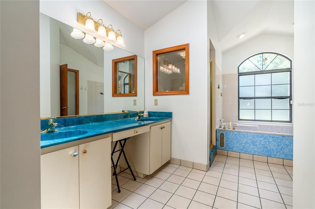 最近售出: $425,000 (3 贝兹, 2 浴室, 2251 平方英尺)