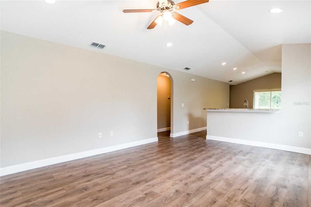 Recently Sold: $300,000 (3 beds, 2 baths, 1507 Square Feet)