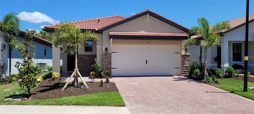 Недавно продано: $400,585 (2 спален, 2 ванн, 1614 Квадратных фут)