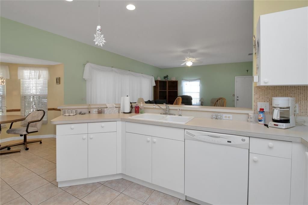 Recently Sold: $310,000 (2 beds, 2 baths, 1364 Square Feet)