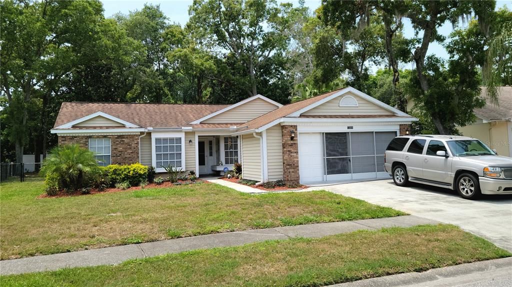 Recently Sold: $320,000 (4 beds, 2 baths, 1272 Square Feet)