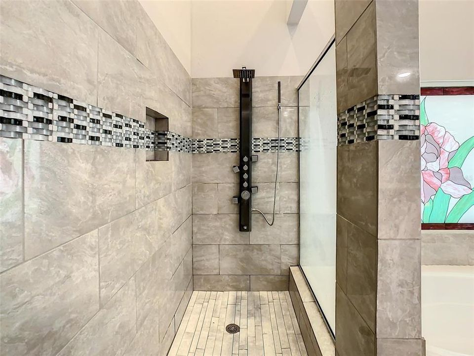 最近售出: $769,000 (4 贝兹, 3 浴室, 3006 平方英尺)