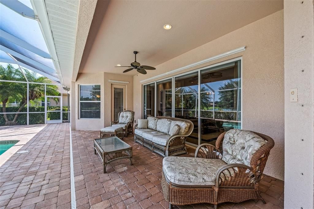 Recently Sold: $850,000 (3 beds, 3 baths, 2523 Square Feet)