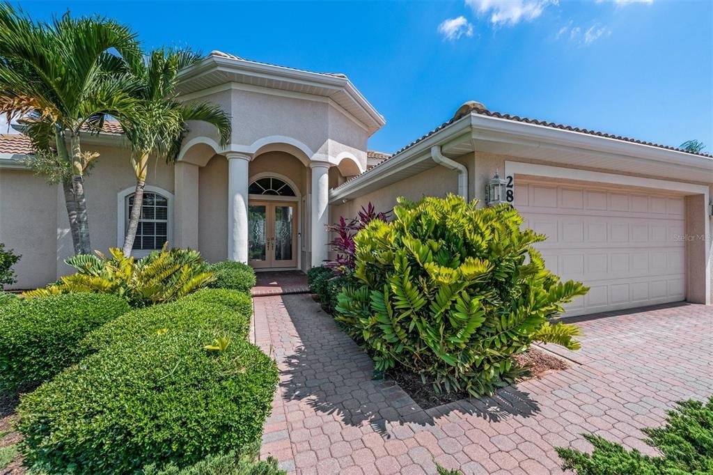 Recently Sold: $850,000 (3 beds, 3 baths, 2523 Square Feet)