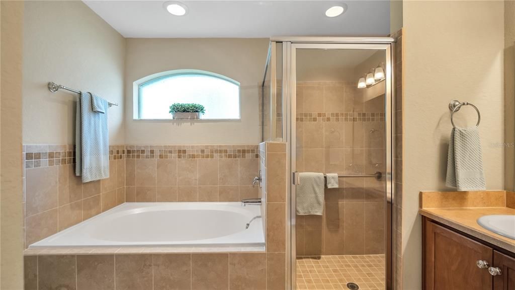 最近售出: $349,900 (4 贝兹, 2 浴室, 1768 平方英尺)
