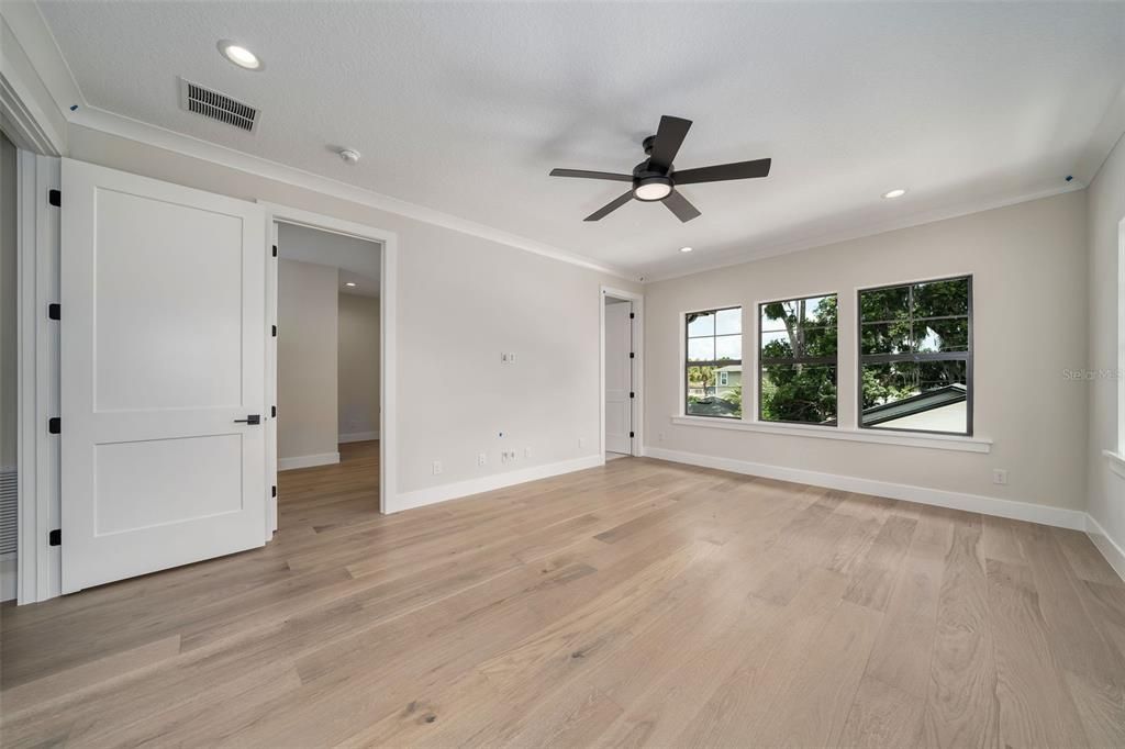 Recently Sold: $890,000 (3 beds, 2 baths, 2705 Square Feet)