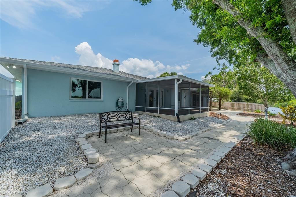 Recently Sold: $800,000 (3 beds, 3 baths, 2598 Square Feet)