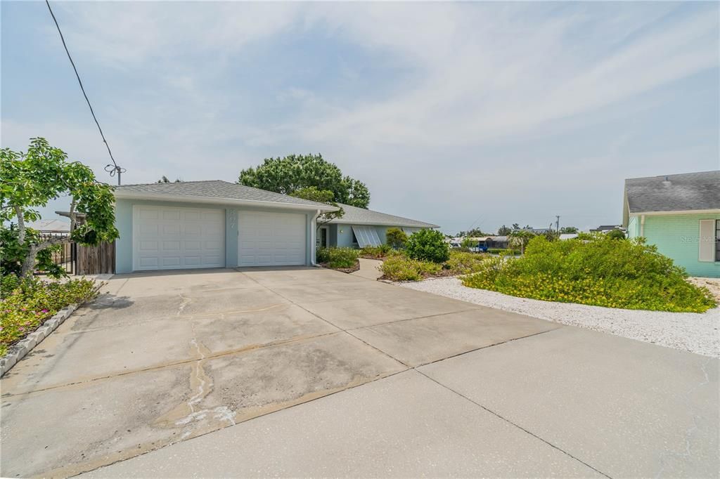 Recently Sold: $800,000 (3 beds, 3 baths, 2598 Square Feet)