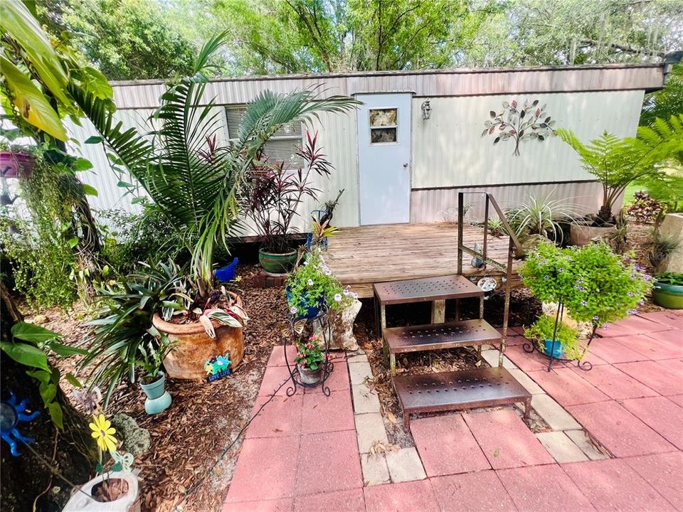 Recently Sold: $400,000 (2 beds, 1 baths, 784 Square Feet)