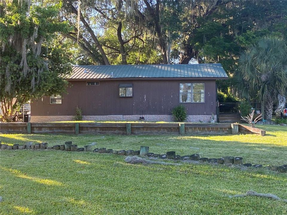 Recently Sold: $129,900 (2 beds, 1 baths, 960 Square Feet)