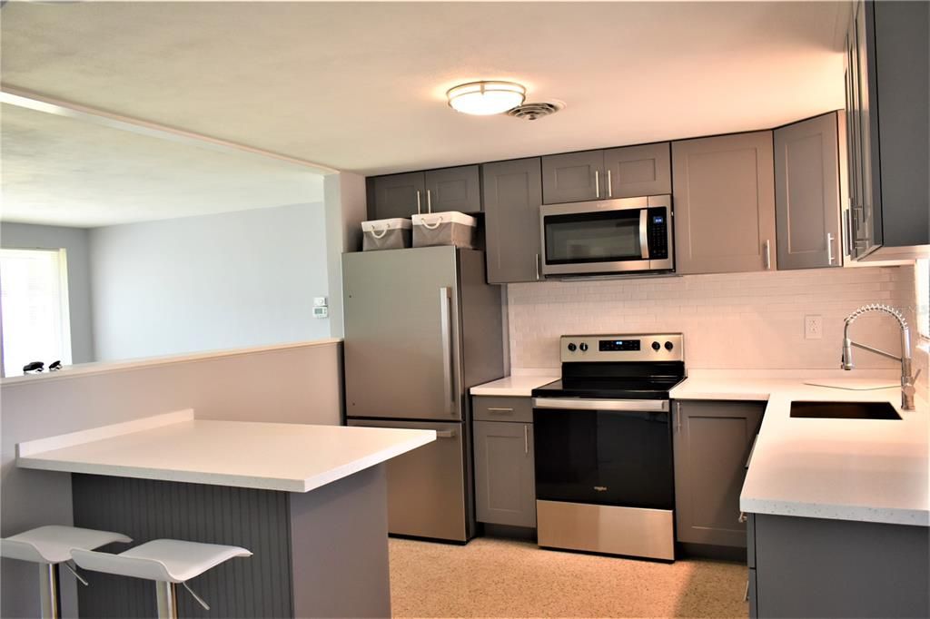 Recently Rented: $1,750 (2 beds, 1 baths, 888 Square Feet)