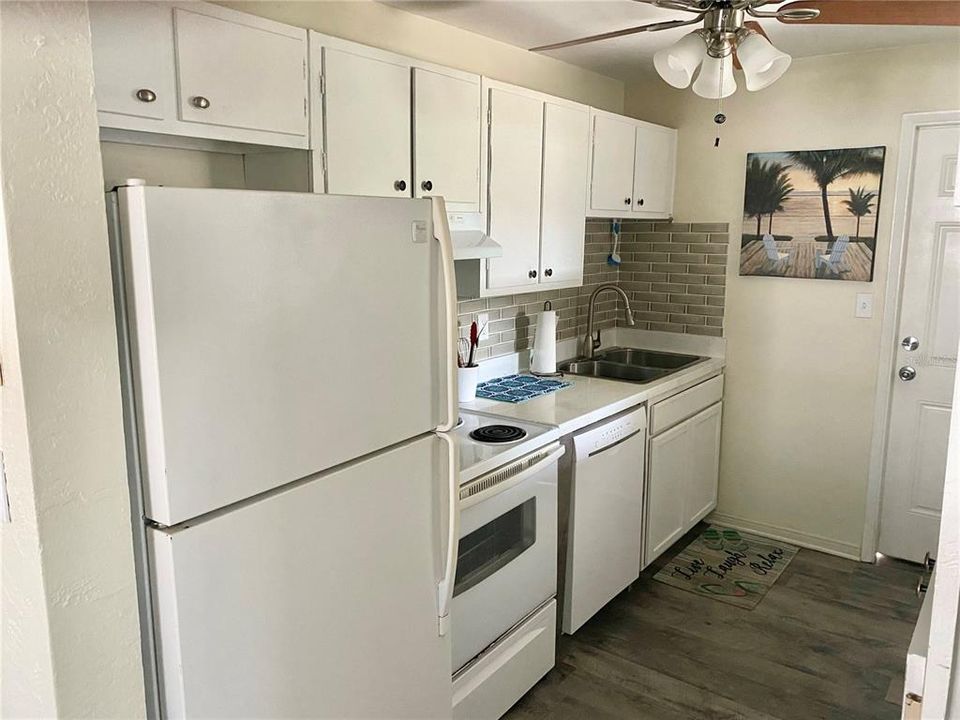 Recently Rented: $1,800 (2 beds, 1 baths, 808 Square Feet)
