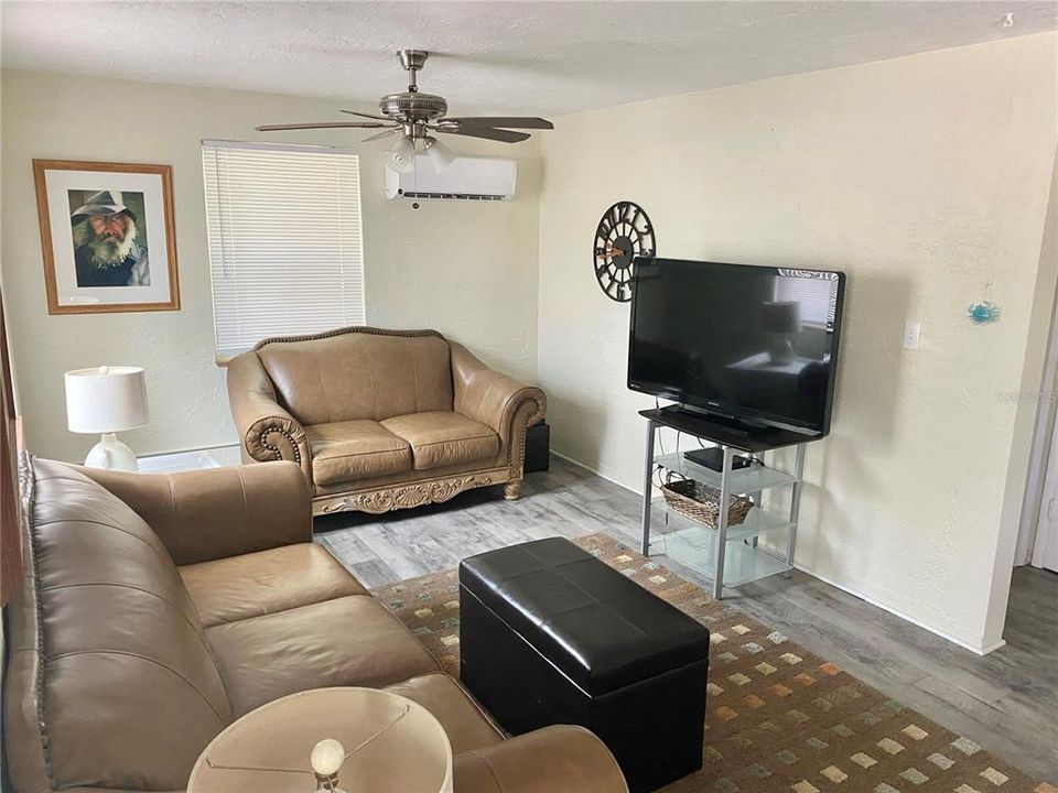 Recently Rented: $1,800 (2 beds, 1 baths, 808 Square Feet)