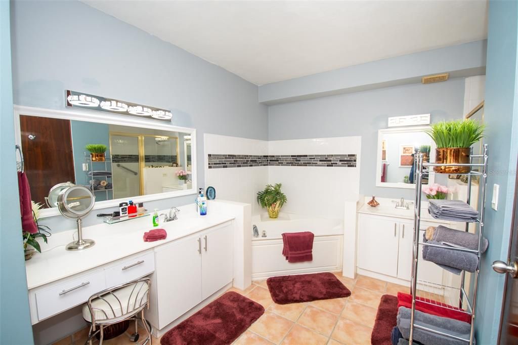 Recently Sold: $350,000 (3 beds, 2 baths, 1896 Square Feet)