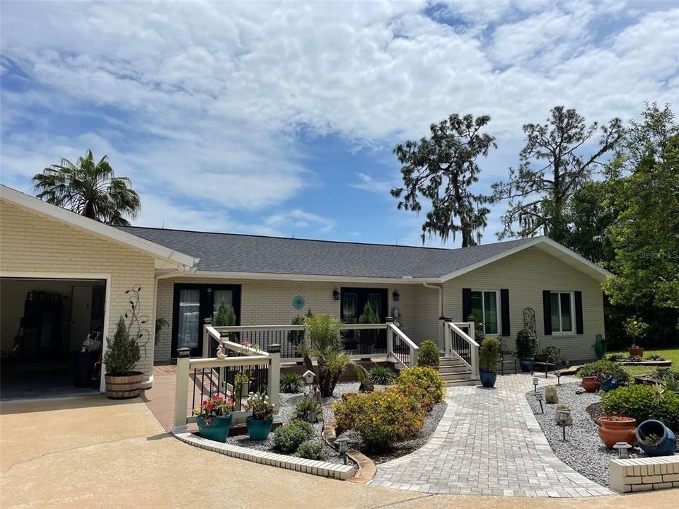 Recently Sold: $551,000 (3 beds, 2 baths, 3050 Square Feet)