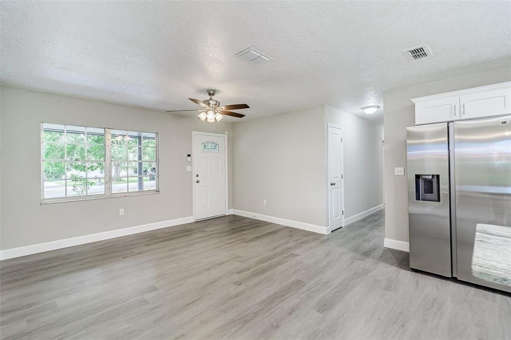 Recently Sold: $300,000 (3 beds, 2 baths, 1271 Square Feet)