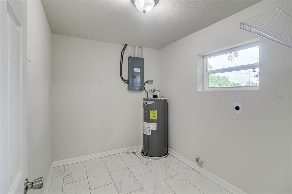 Recently Sold: $232,000 (3 beds, 2 baths, 1325 Square Feet)