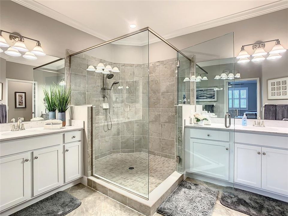 Master bath w/double sinks