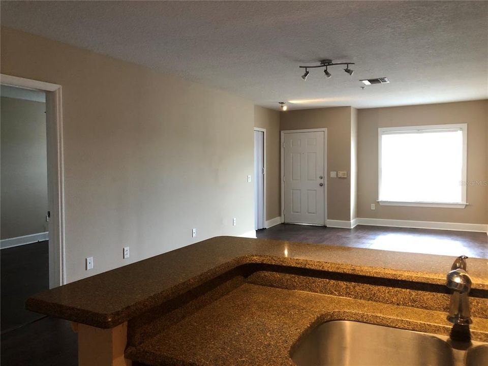 Recently Rented: $2,100 (3 beds, 2 baths, 1286 Square Feet)