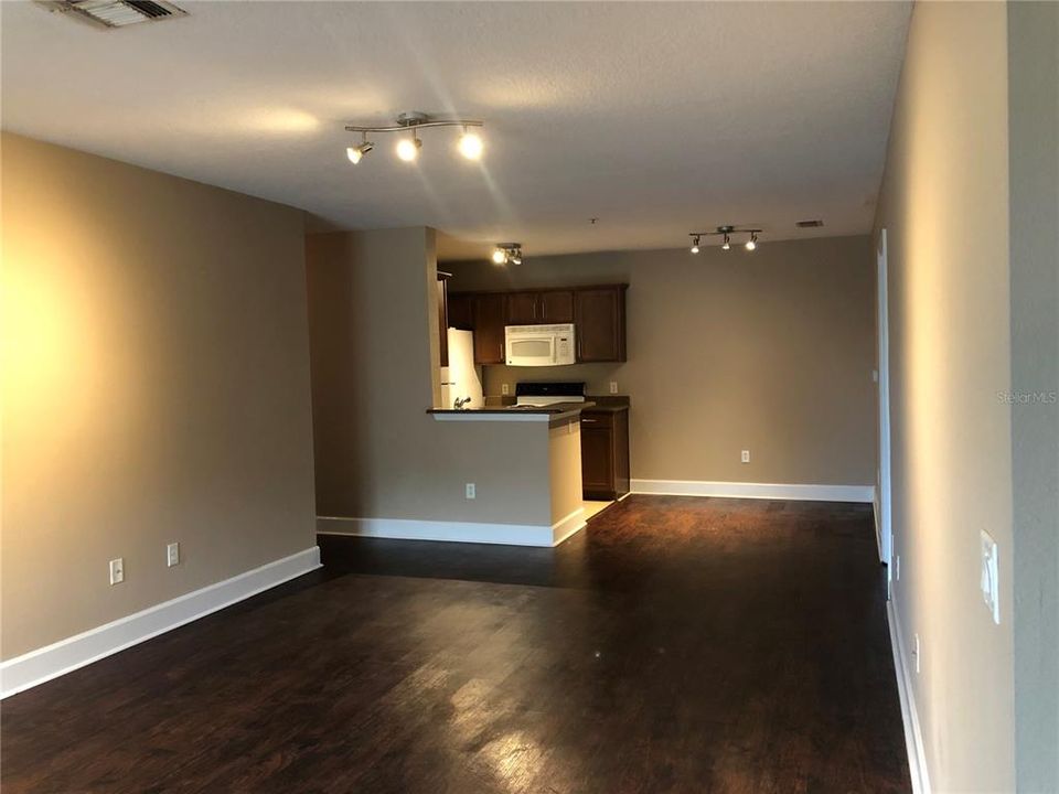 Recently Rented: $2,100 (3 beds, 2 baths, 1286 Square Feet)