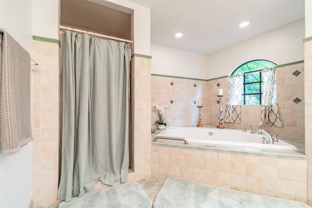 Недавно арендовано: $8,000 (6 спален, 3 ванн, 4010 Квадратных фут)