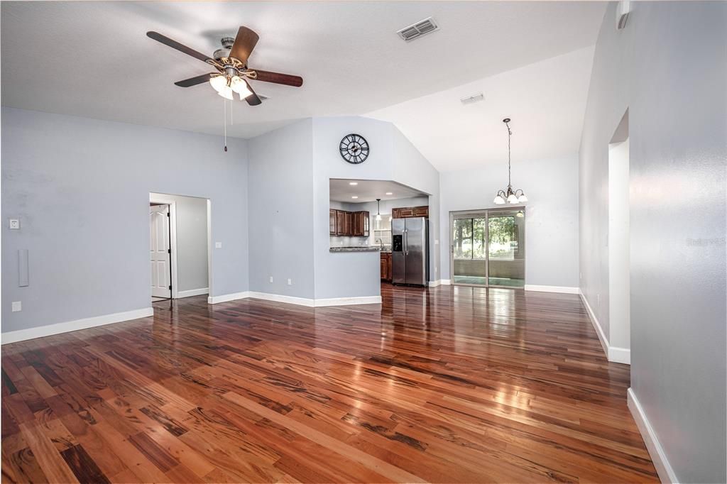 Recently Sold: $425,000 (3 beds, 2 baths, 1794 Square Feet)