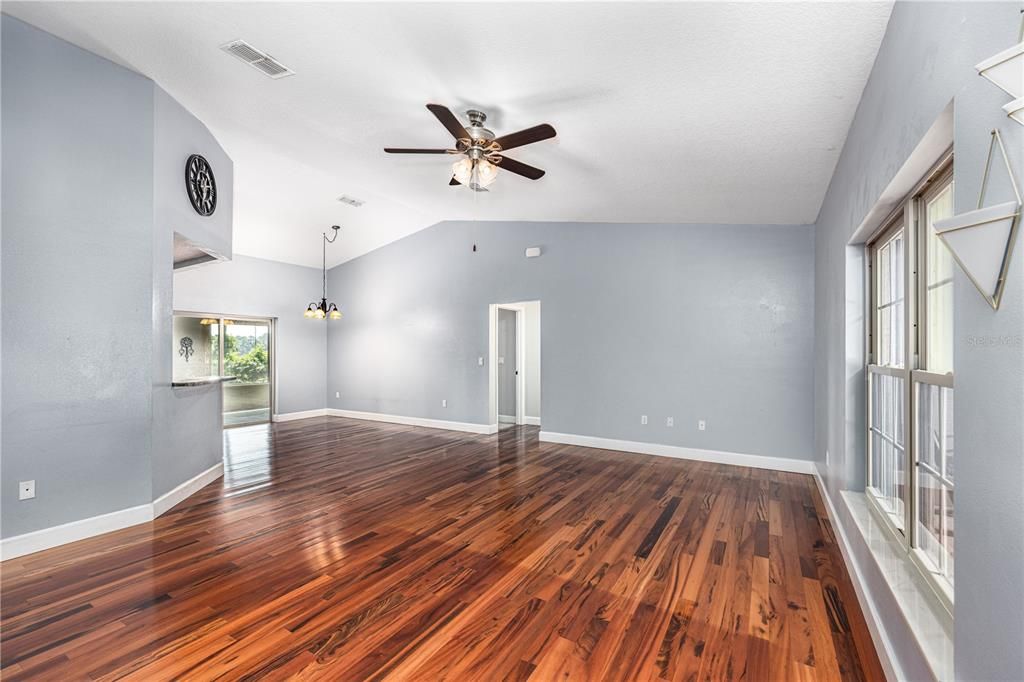 Recently Sold: $425,000 (3 beds, 2 baths, 1794 Square Feet)