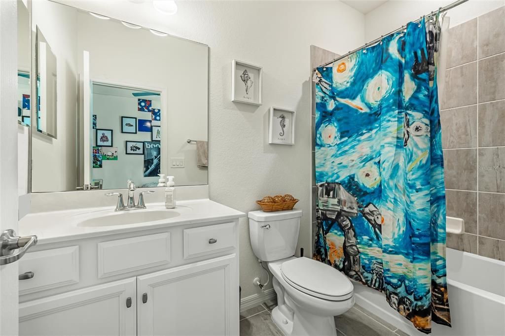 最近售出: $610,000 (4 贝兹, 3 浴室, 2035 平方英尺)