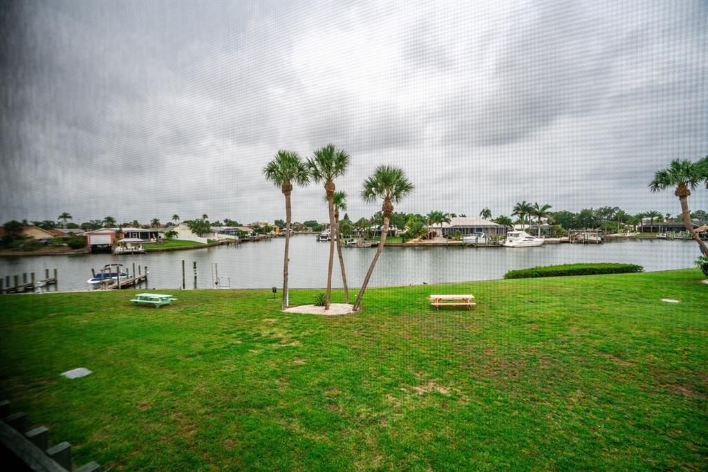 Recently Sold: $280,000 (2 beds, 2 baths, 1084 Square Feet)