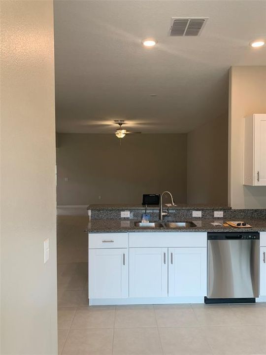 Recently Rented: $2,000 (3 beds, 2 baths, 1490 Square Feet)