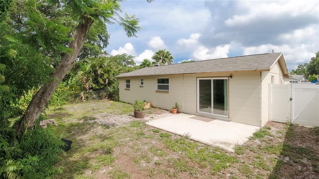 Recently Rented: $2,650 (3 beds, 1 baths, 946 Square Feet)