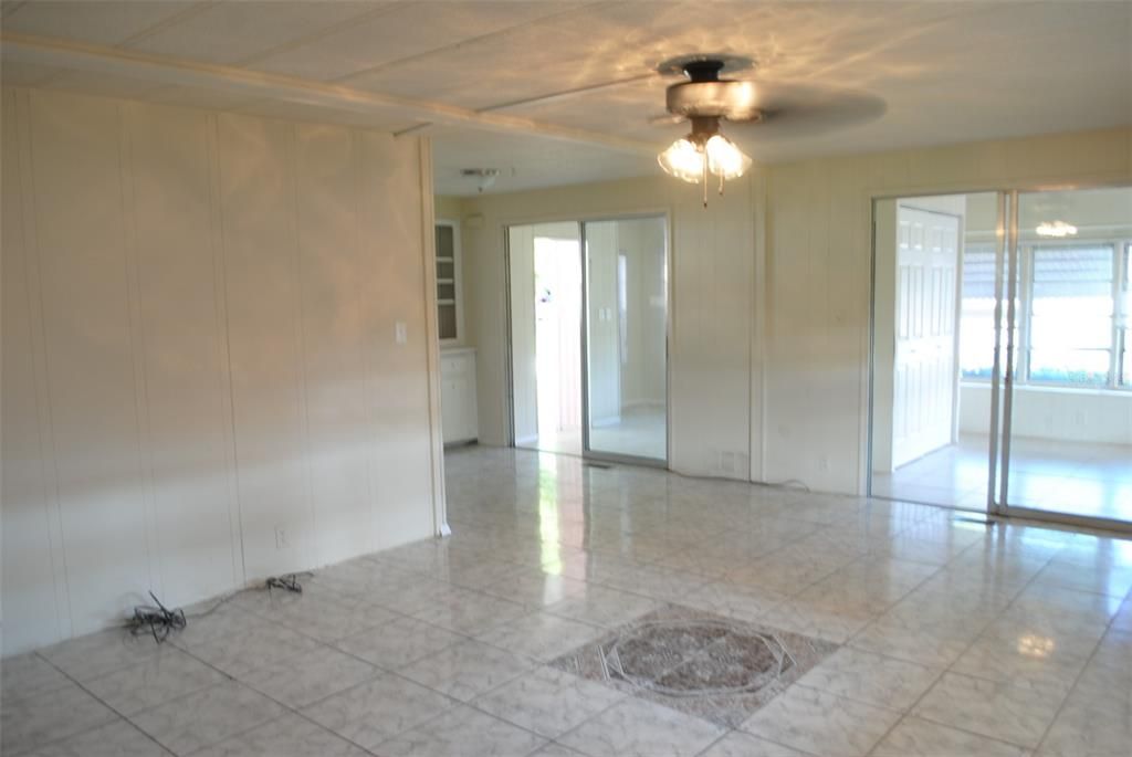 Recently Sold: $210,000 (3 beds, 2 baths, 1357 Square Feet)